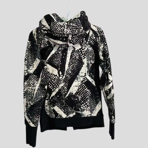 Lululemon Black & White Abstract Skuba Hoodie - Picture 5 of 16